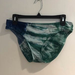 Cute hipster tie-dye swim bottoms.